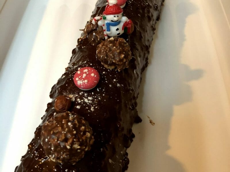 Cliquez pour zoomer ! Bûche Ferrero Rocher Thermomix par adeline