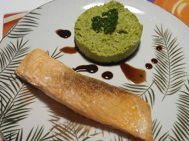 Cliquez pour zoomer ! Saumon sur purée de brocolis Thermomix par aline.w