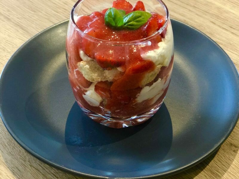 Cliquez pour zoomer ! Tiramisu aux fraises en verrines Thermomix par isabelle_384