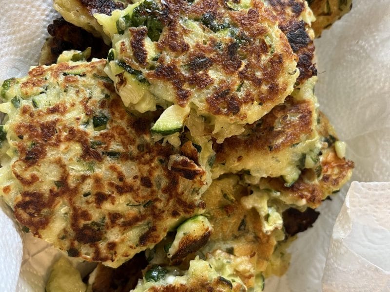 Cliquez pour zoomer ! Galettes de courgettes grecques Thermomix par julie_711