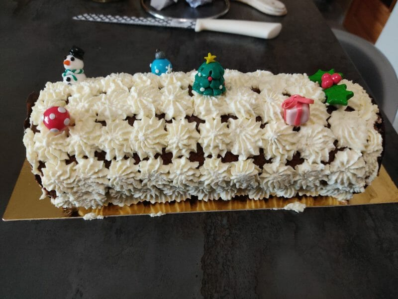 Cliquez pour zoomer ! Bûche forêt noire Thermomix par Yugumi