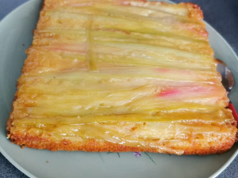 Cliquez pour zoomer ! Gâteau renversé à la rhubarbe et caramel au beurre salé Thermomix par macawen