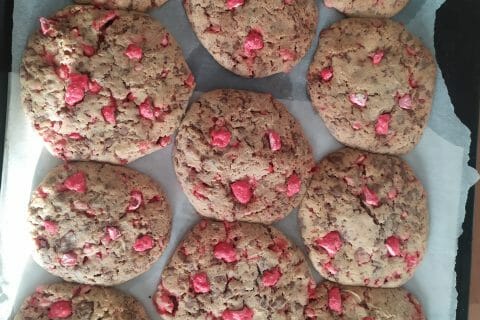 Cliquez pour zoomer ! Cookies aux éclats de pralines roses et pépites de chocolat Thermomix par sonia_1812