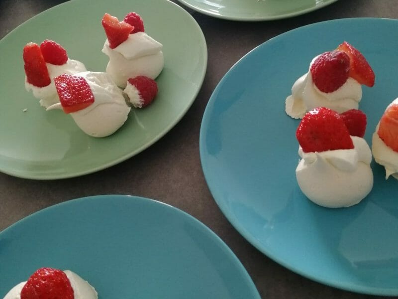 Cliquez pour zoomer ! Mini pavlova aux fraises Thermomix par camillerbd