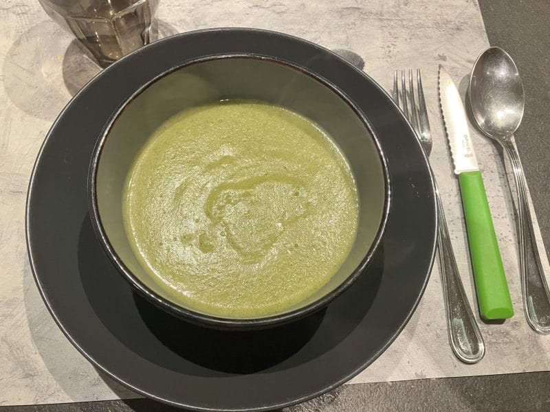 Cliquez pour zoomer ! Soupe de brocolis et pommes de terre Thermomix par mama73