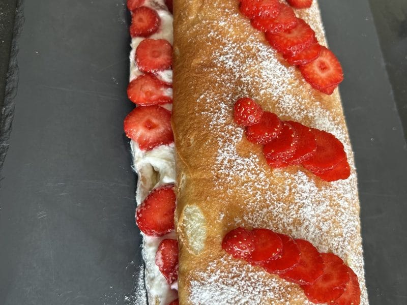 Cliquez pour zoomer ! Fraisier roulé Thermomix par sandrine_581