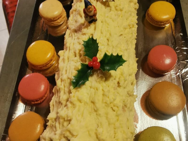 Cliquez pour zoomer ! Bûche de Noël framboises et chocolat blanc Thermomix par isabel1506