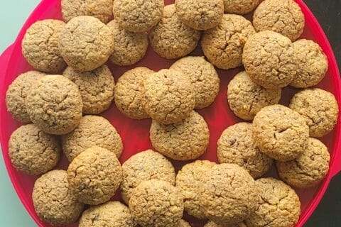 Cliquez pour zoomer ! Biscuits aux flocons d’avoine, cacahuètes et chocolat Thermomix par ananass