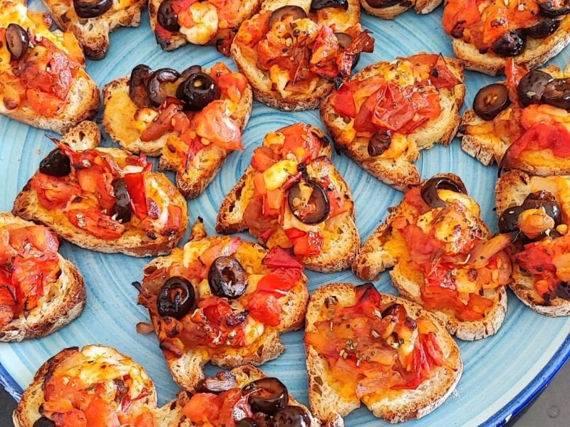 Cliquez pour zoomer ! Crostini tomates, olives et mozzarella Thermomix par fifineibaf