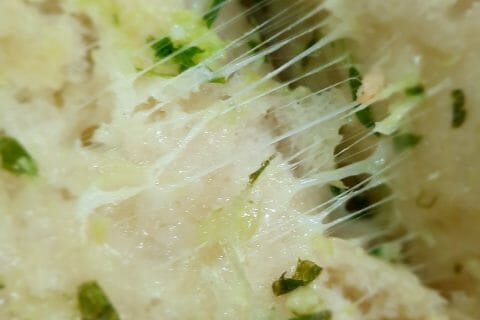 Cliquez pour zoomer ! Pain à l’ail, persil et mozzarella Thermomix par simone64