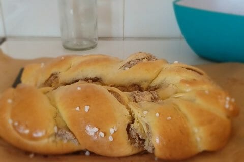 Cliquez pour zoomer ! Brioche tressée aux noisettes Thermomix par cess81