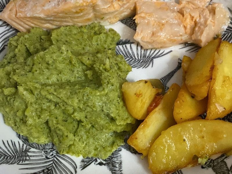 Cliquez pour zoomer ! Saumon sur purée de brocolis Thermomix par ornellacdc