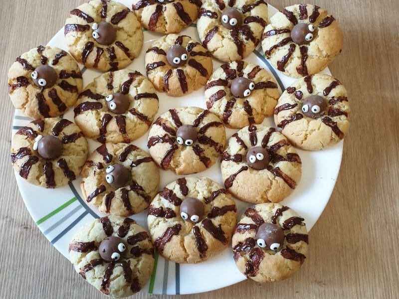 Cliquez pour zoomer ! Spider cookies (cookies araignées) Thermomix par Flooobeee