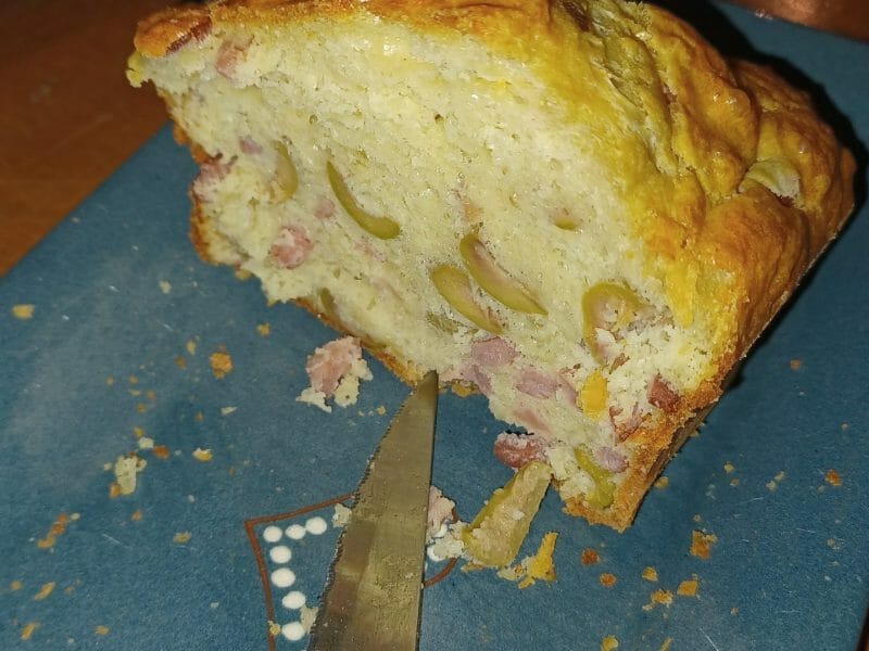 Cliquez pour zoomer ! Cake salé jambon fromage et olives Thermomix par maceme