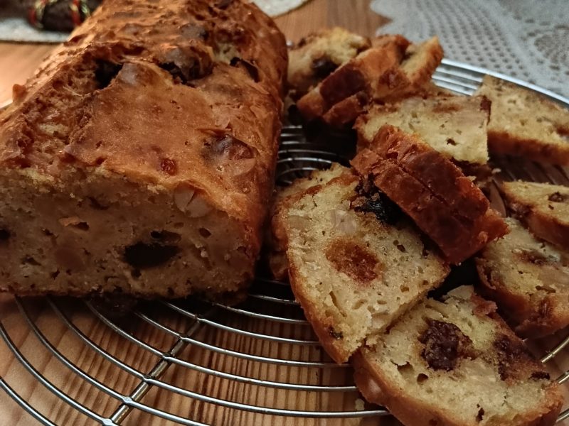 Cliquez pour zoomer ! Cake à la fourme d’Ambert, noix et raisins secs Thermomix par mariethermo