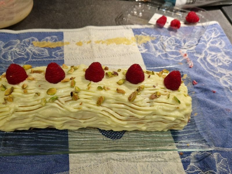 Cliquez pour zoomer ! Bûche de Noël framboises et chocolat blanc Thermomix par karine_298
