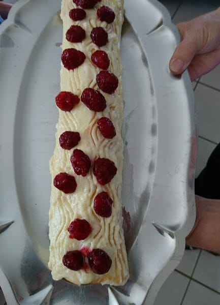 Cliquez pour zoomer ! Bûche de Noël framboises et chocolat blanc Thermomix par Cynthia17