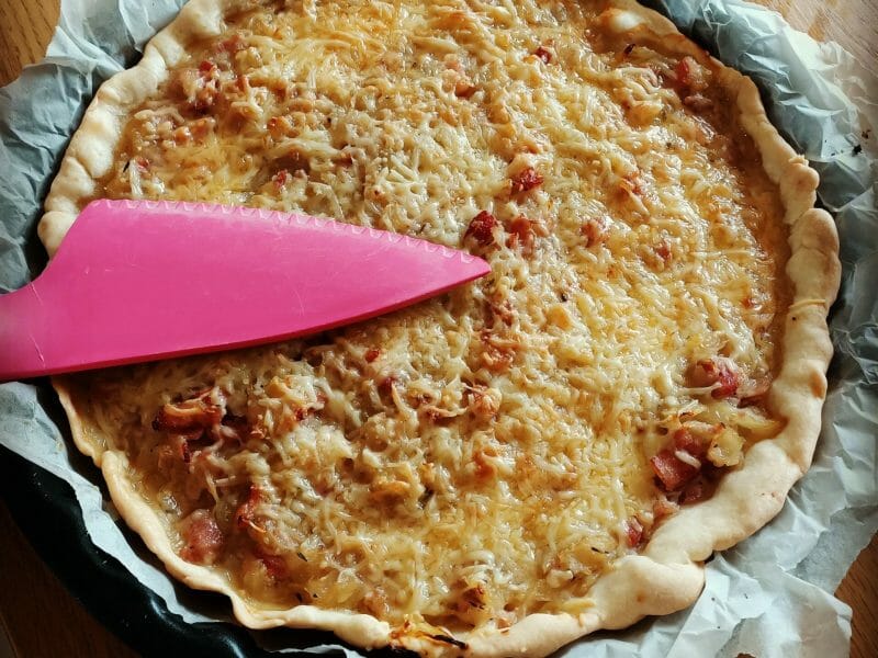 Cliquez pour zoomer ! Tarte aux oignons, lardons et moutarde douce Thermomix par sandratche