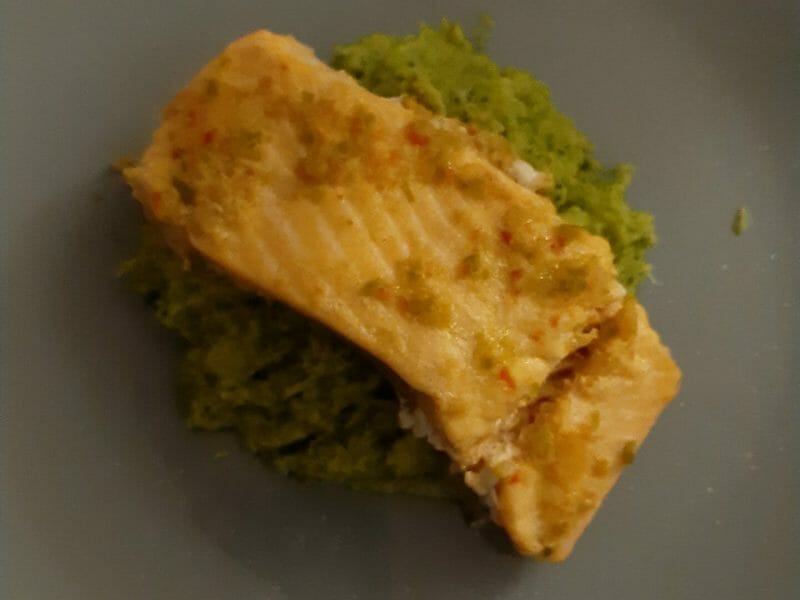 Cliquez pour zoomer ! Saumon sur purée de brocolis Thermomix par fatln77