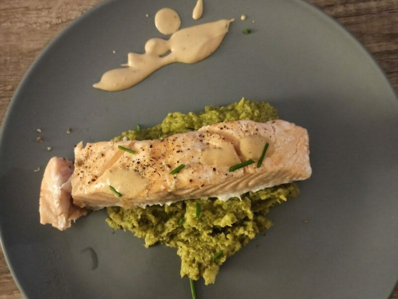 Cliquez pour zoomer ! Saumon sur purée de brocolis Thermomix par fafoo