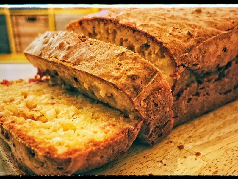 Cliquez pour zoomer ! Cake chèvre, noisettes et lardons Thermomix par beautyblue