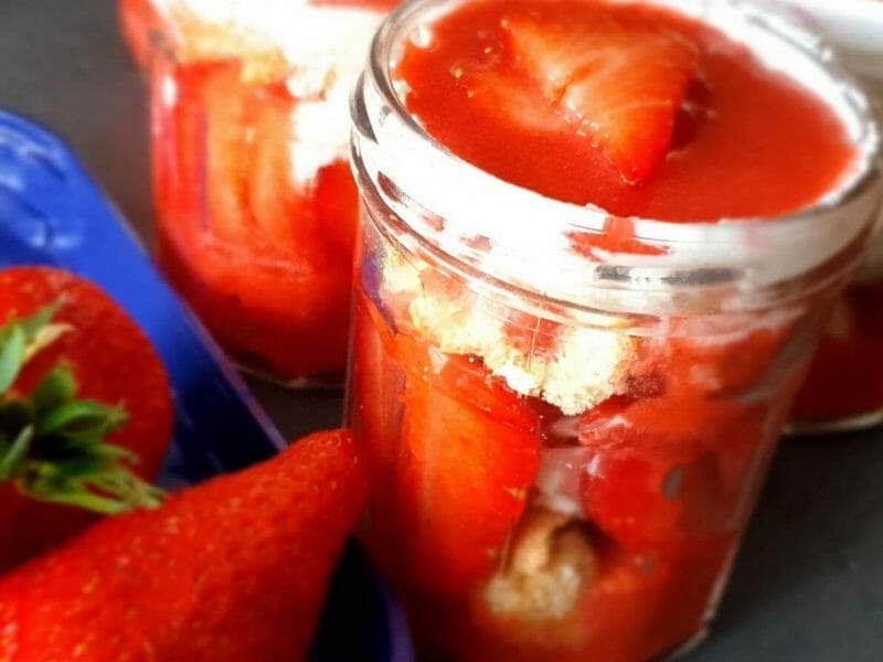 Cliquez pour zoomer ! Tiramisu aux fraises en verrines Thermomix par elise_168