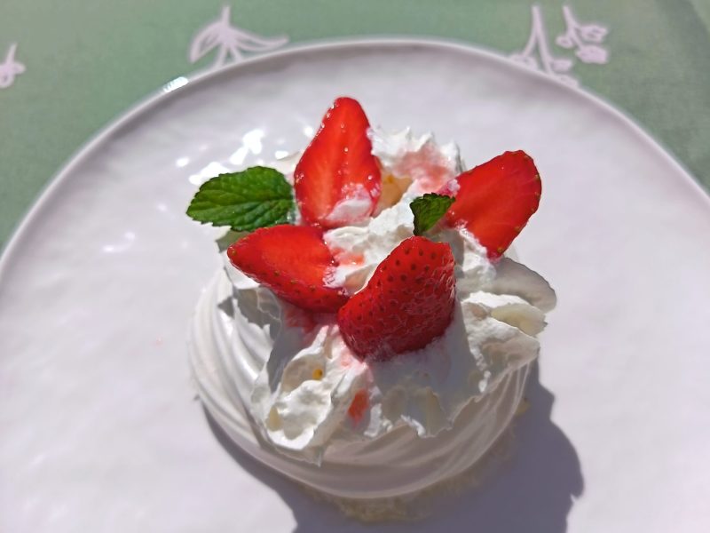 Cliquez pour zoomer ! Mini pavlova aux fraises Thermomix par La Luciole