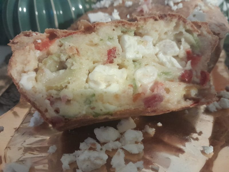 Cliquez pour zoomer ! Cake aux poivrons, fêta et olives Thermomix par zozofat