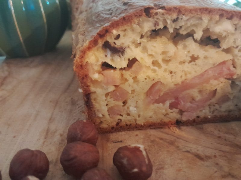 Cliquez pour zoomer ! Cake chèvre, noisettes et lardons Thermomix par zozofat