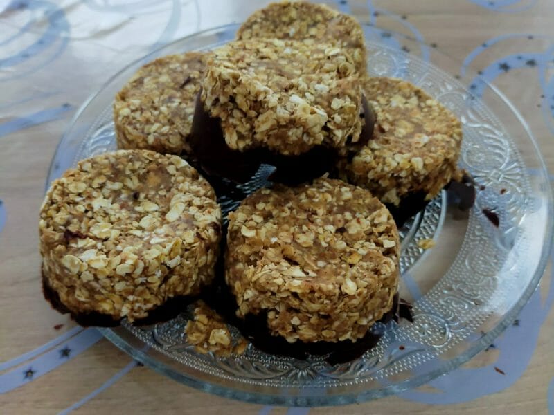 Cliquez pour zoomer ! Barres de céréales à l’avoine, noisettes, banane et chocolat Thermomix par elo3412