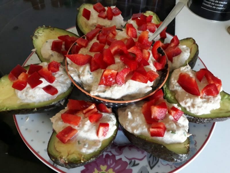 Cliquez pour zoomer ! Avocats aux rillettes de thon au basilic Thermomix par Fantoline