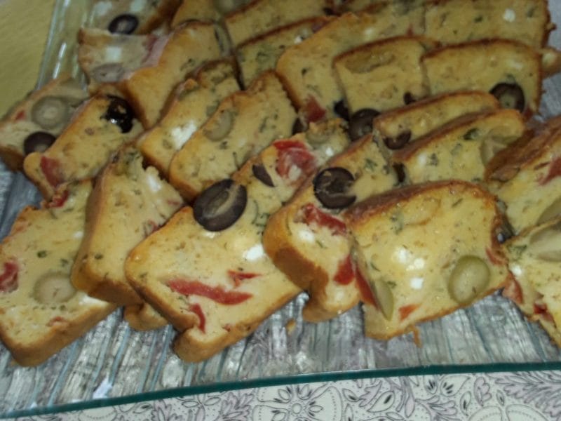 Cliquez pour zoomer ! Cake aux poivrons, fêta et olives Thermomix par evelyne65