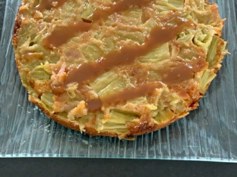 Cliquez pour zoomer ! Gâteau renversé à la rhubarbe et caramel au beurre salé Thermomix par Marion67390