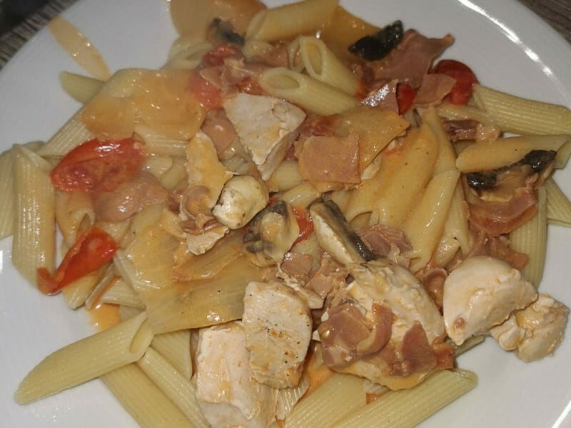 Cliquez pour zoomer ! Pennes au poulet, tomates et champignons Thermomix par carine_152