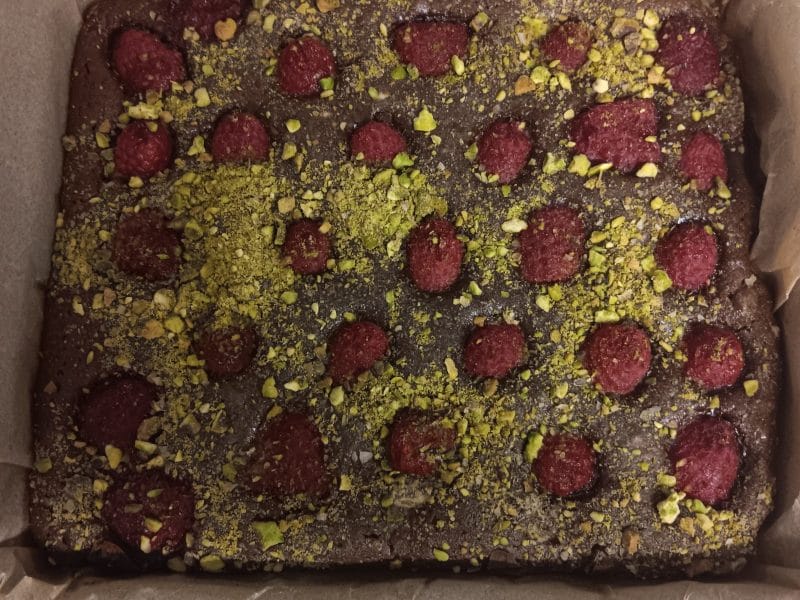 Cliquez pour zoomer ! Brownie framboises, pistaches et pépites de chocolat blanc Thermomix par pnat33