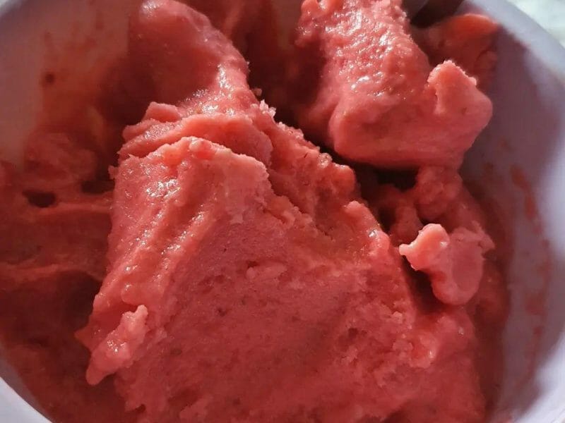 Cliquez pour zoomer ! Glace à la fraise Thermomix par sabrinaben_