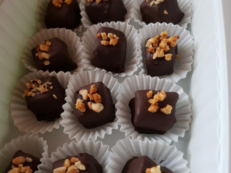 Cliquez pour zoomer ! Caramels aux cacahuètes enrobés de chocolat Thermomix par roselyne_12