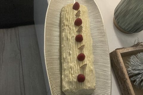 Cliquez pour zoomer ! Bûche de Noël framboises et chocolat blanc Thermomix par lucille_26