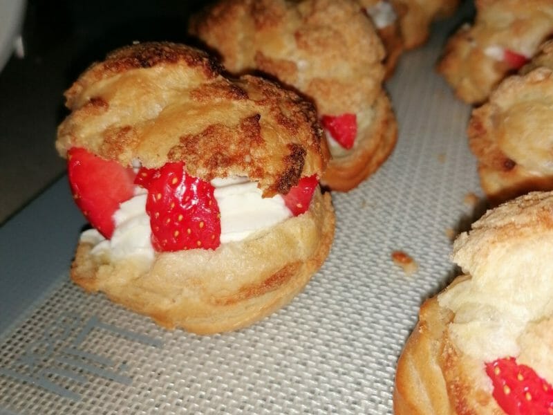 Cliquez pour zoomer ! Choux craquelin fraises chantilly Thermomix par nadine_97