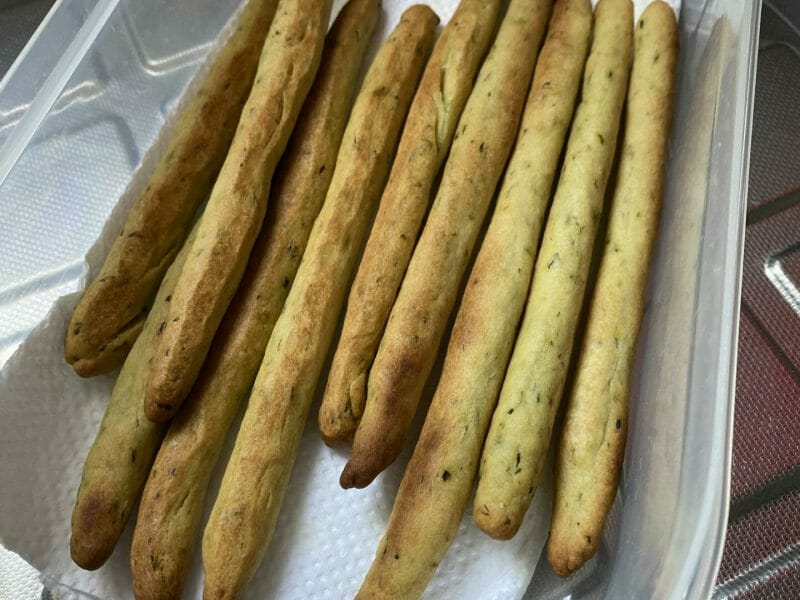 Cliquez pour zoomer ! Gressins parmesan basilic Thermomix par mamome