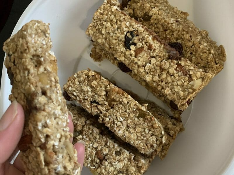 Cliquez pour zoomer ! Barres de céréales à l’avoine, noisettes, banane et chocolat Thermomix par ceciliaaaaa