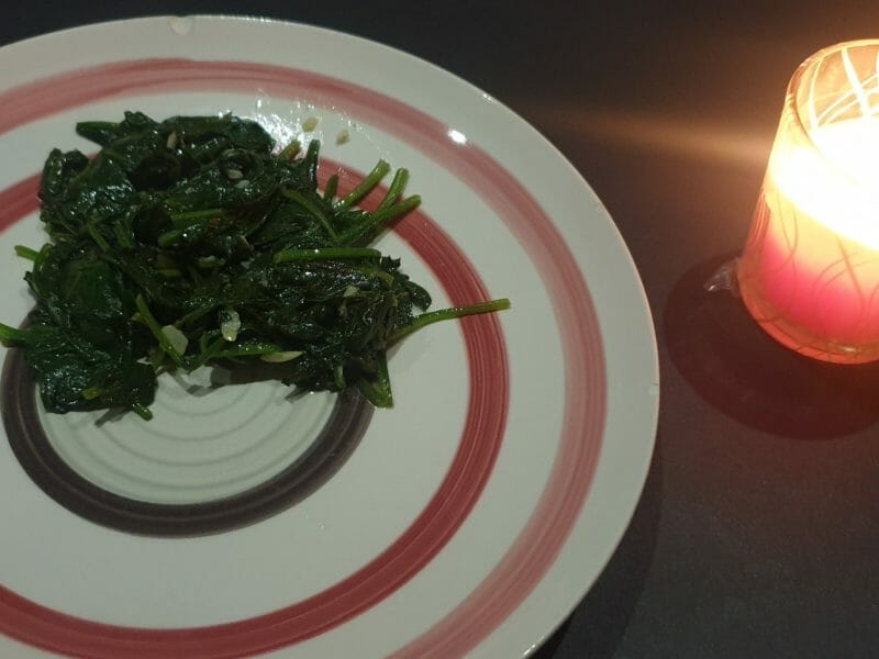 Cliquez pour zoomer ! Épinards sautés à l’ail Thermomix par tiph55