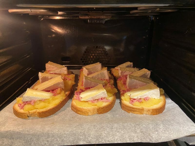 Cliquez pour zoomer ! Tartines normandes pommes et camembert Thermomix par valerie_414