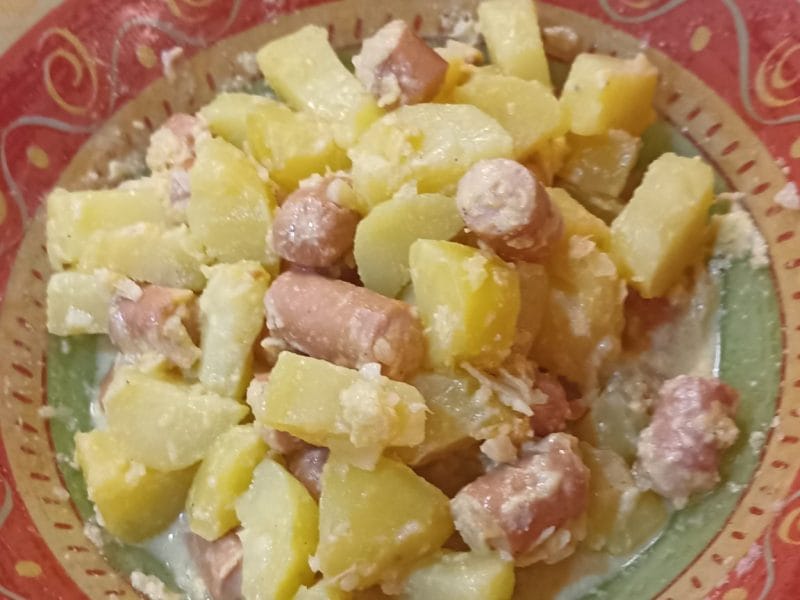 Cliquez pour zoomer ! Pommes de terre et knackis sauce cheddar Thermomix par Castor