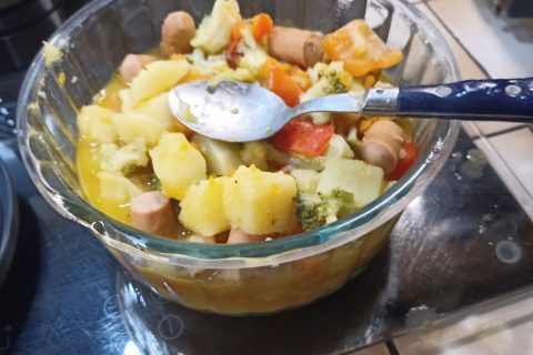 Cliquez pour zoomer ! Ragoût de légumes, pommes de terre et saucisses Thermomix par Castor