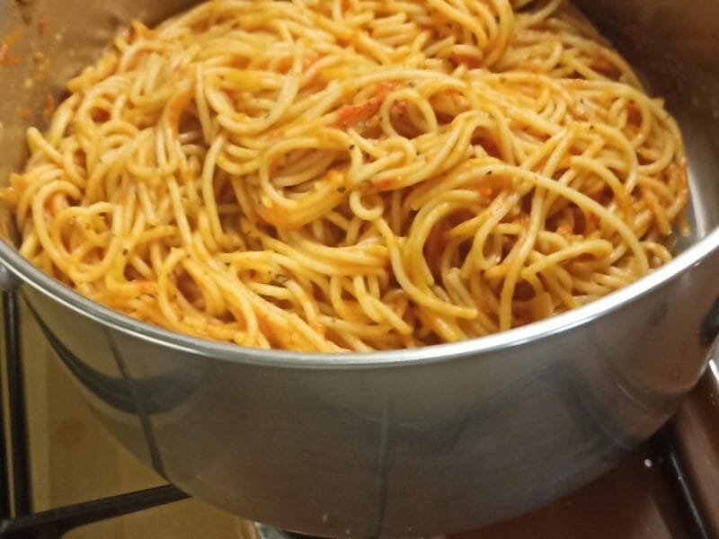 Cliquez pour zoomer ! Pâtes aux tomates et poivrons Thermomix par Castor