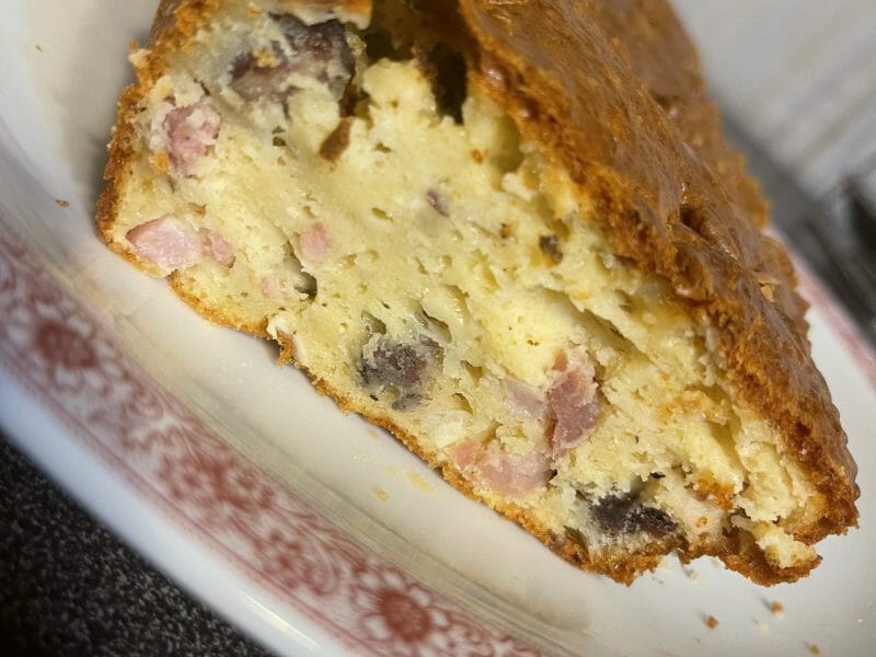 Cliquez pour zoomer ! Cake chèvre, noisettes et lardons Thermomix par axellelala