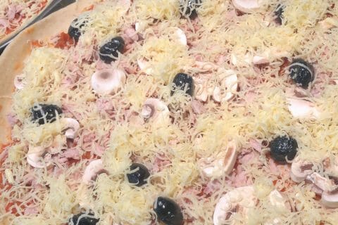 Cliquez pour zoomer ! Pizza au thon et aux olives Thermomix par angelemust