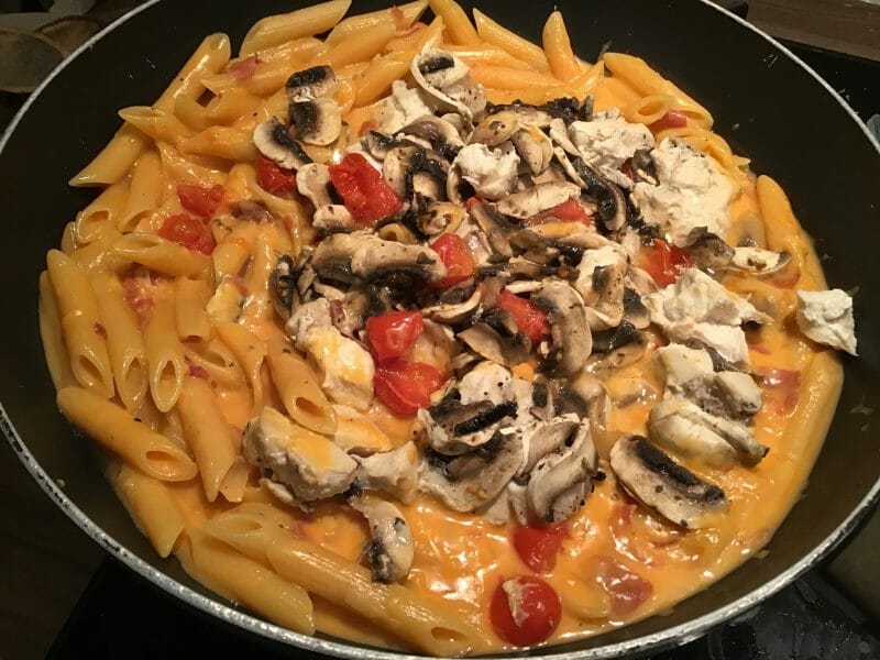 Cliquez pour zoomer ! Pennes au poulet, tomates et champignons Thermomix par boune68