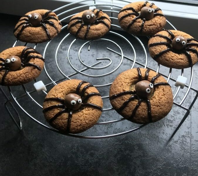 Cliquez pour zoomer ! Spider cookies (cookies araignées) Thermomix par Emilie77000